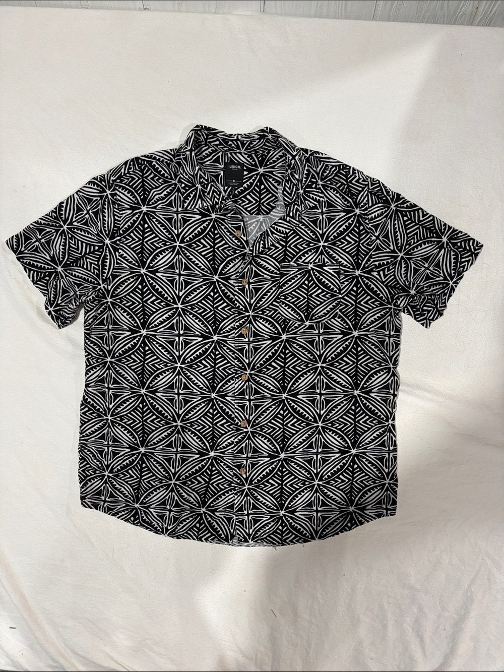 Union Men’s Large Black White Geometric Tribal Print Button Up Shirt